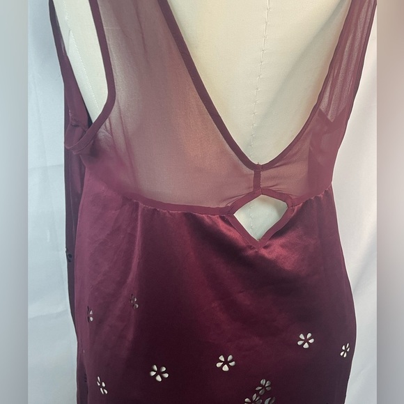 Free People burgundy negligee. For nighty with cutouts and sheer straps. Size Lg - Picture 4 of 6
